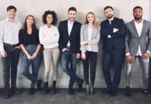 Calabria, è boom del lavoro autonomo gruppo di uomini e donne lavoratori