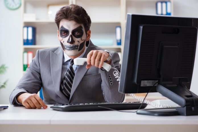 Leader in cerca di popolarità, direttori perfezionisti e manager che vogliono piacere a tutti: i tre mostri di Halloween in ufficio